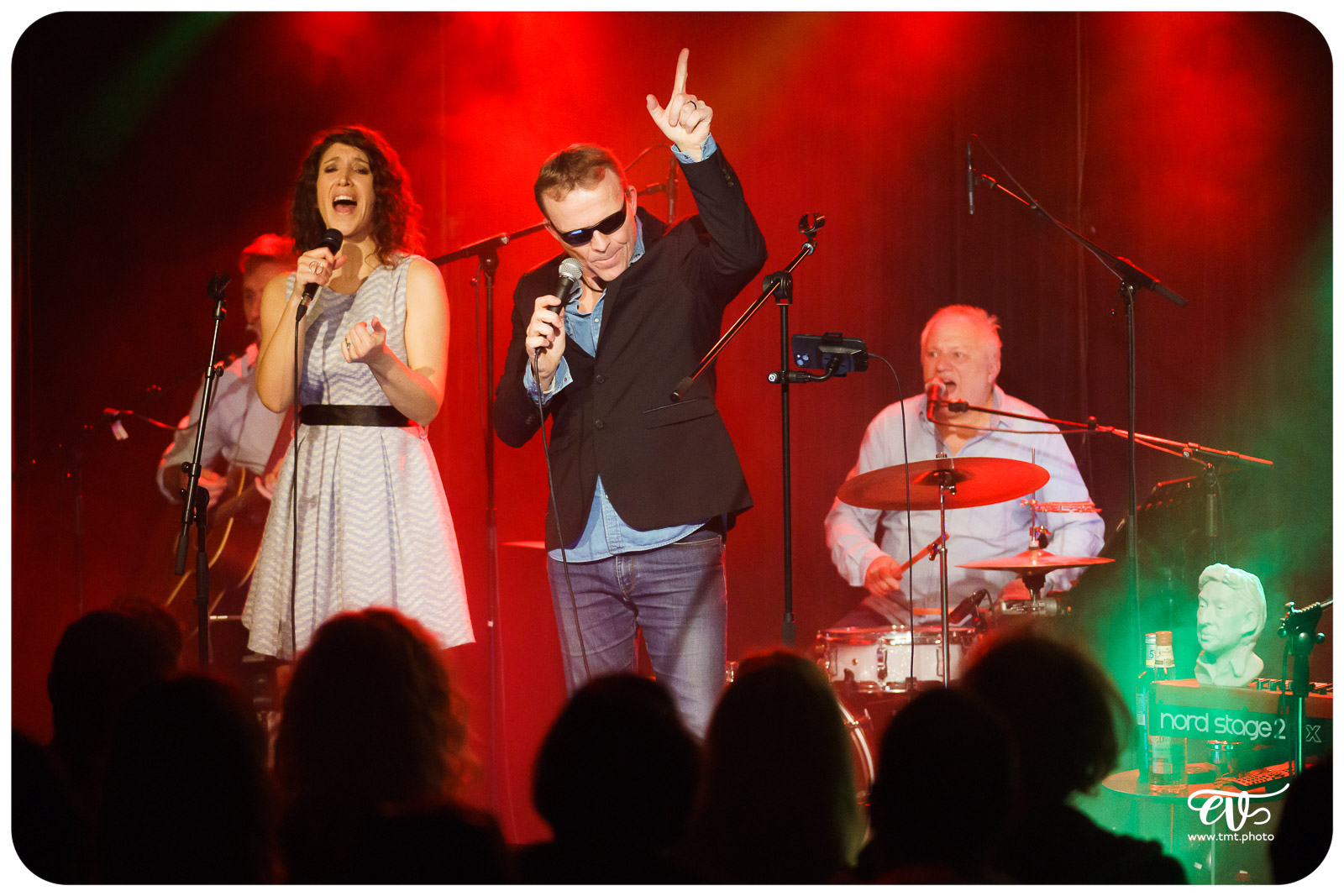 SERGE, ELEGANCE ACOUSTIQUE